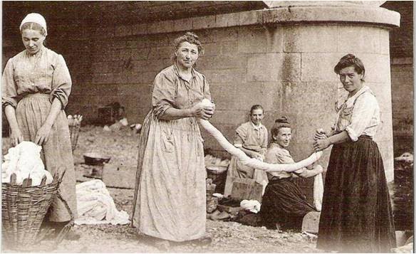 La Belle Epoque, où les femmes n'avaient ni machine à laver, ni moyen de contrôler naturellement le nombre de grossesse...